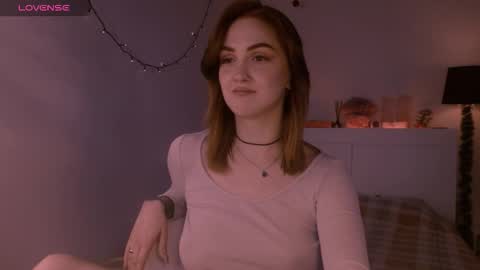 LillyFarey online show from November 16, 2025, 6:57 pm