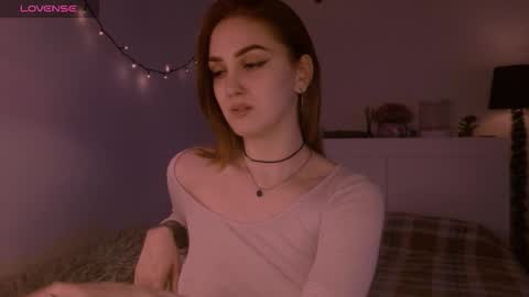 LillyFarey online show from November 17, 2025, 8:25 pm