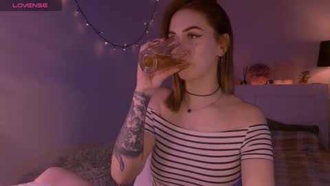 LillyFarey online show from November 19, 2025, 7:14 pm