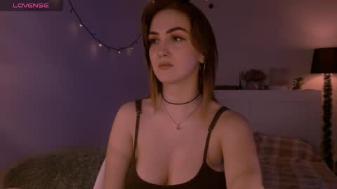 LillyFarey online show from November 20, 2025, 4:51 pm