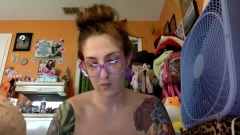 Snapshot of lillylushabae chatting on May 21, 2026, 6:48 pm hi guys im back on here 3 online show from May 21, 2026, 6:48 pm
