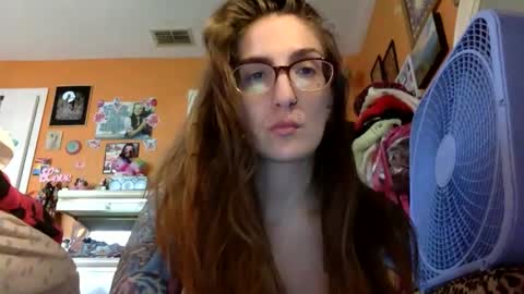 Snapshot of lillylushabae chatting on May 25, 2026, 8:59 pm hi guys im back on here 3 online show from May 25, 2026, 8:59 pm