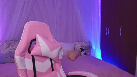 Lilou online show from May 14, 2026, 7:09 pm
