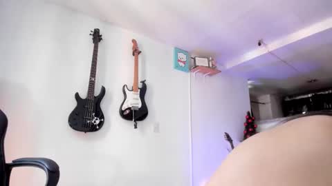 Caroline online show from December 19, 2025, 5:53 pm