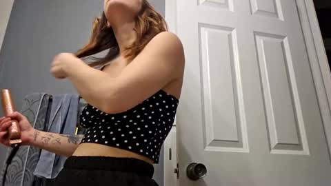 lilsirens11ut online show from December 15, 2025, 6:23 pm