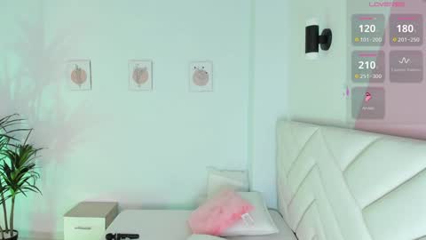 Snapshot of lily_evil chatting on January 7, 2025, 1:38 am online show from January 7, 2025, 1:38 am