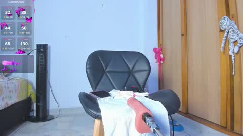 Snapshot of lily_evil chatting on February 24, 2026, 5:22 pm online show from February 24, 2026, 5:22 pm