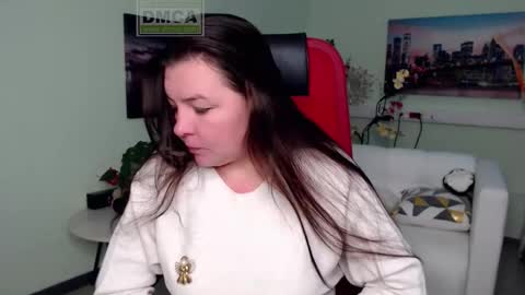 Lily online show from November 18, 2025, 4:39 am