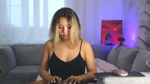 Lily online show from February 13, 2025, 1:59 pm