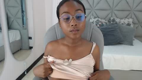 lily_mendoza online show from June 3, 2026, 8:25 pm