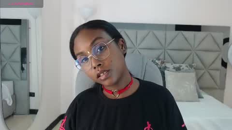 lily_mendoza online show from July 27, 2026, 7:43 pm