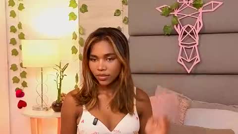 Lily Miiller online show from October 5, 2025, 7:45 pm