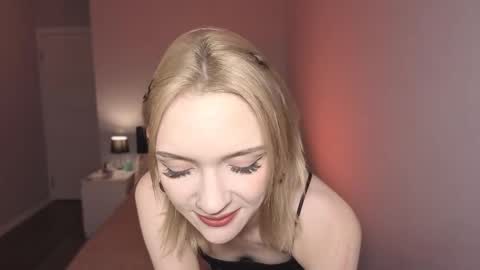 Snapshot of lily_moony chatting on March 3, 2026, 12:06 am Lily online show from March 3, 2026, 12:06 am