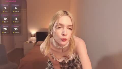 Snapshot of lily_moony chatting on May 9, 2026, 11:32 pm Lily online show from May 9, 2026, 11:32 pm