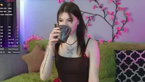Lily online show from May 19, 2026, 7:47 am