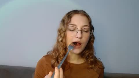 small lily online show from March 15, 2026, 9:15 am