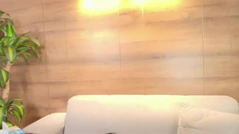 lily_waist online show from April 8, 2026, 3:17 am