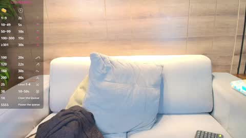 lily_waist online show from April 9, 2026, 6:19 am