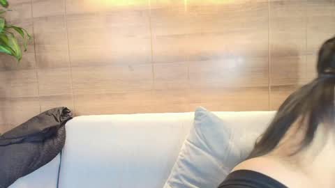 lily_waist online show from April 13, 2026, 3:01 am