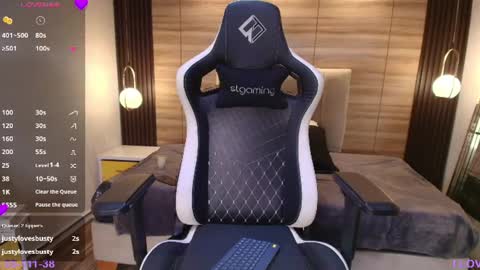 lily_waist online show from July 7, 2026, 11:03 am