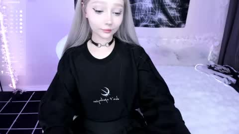 Lily online show from May 19, 2026, 1:56 am