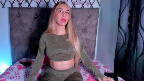 Snapshot of lilyandersons chatting on February 12, 2025, 3:29 am Lily online show from February 12, 2025, 3:29 am