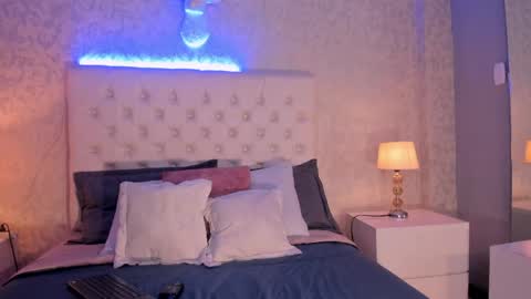 Lili online show from April 12, 2026, 3:17 pm