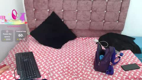 lilyjamesx online show from October 31, 2025, 2:18 pm