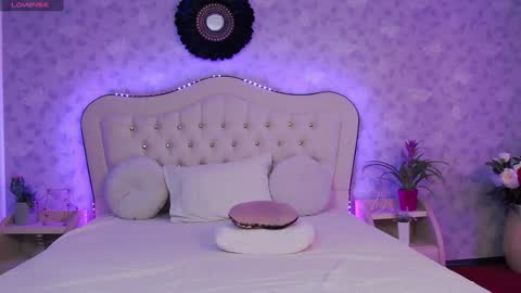 Snapshot of lilyrose_ chatting on January 12, 2025, 7:11 am online show from January 12, 2025, 7:11 am