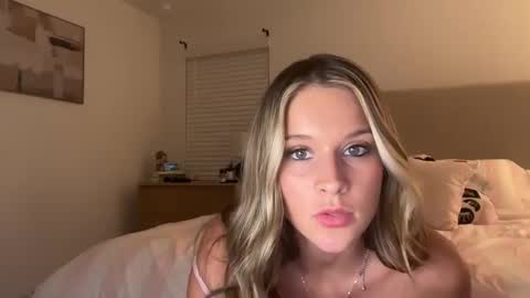 lilysummers21208 online show from April 10, 2026, 1:33 am