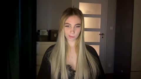 Snapshot of lilysweetgirl chatting on April 2, 2026, 5:43 pm Lily online show from April 2, 2026, 5:43 pm