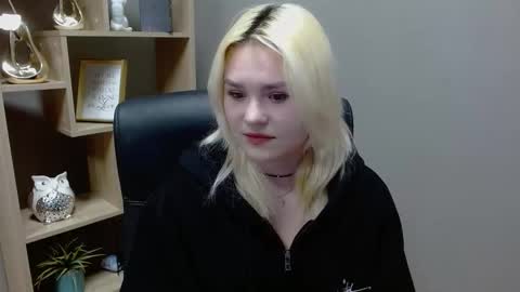 Snapshot of lilysweetxo chatting on February 3, 2026, 8:52 am Lily online show from February 3, 2026, 8:52 am