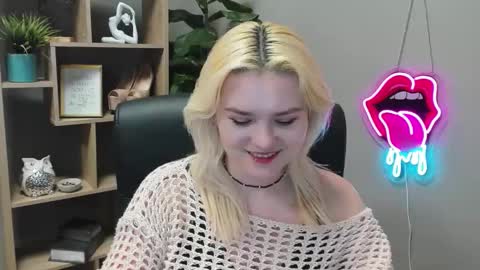 Lily online show from March 3, 2026, 7:25 am