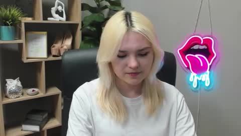 Lily online show from March 10, 2026, 2:22 pm