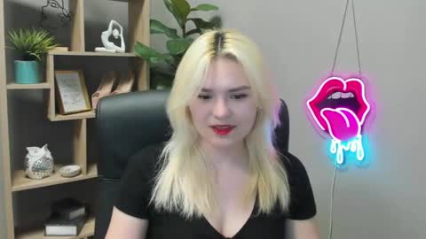 Snapshot of lilysweetxo chatting on April 20, 2026, 6:27 am Lily online show from April 20, 2026, 6:27 am