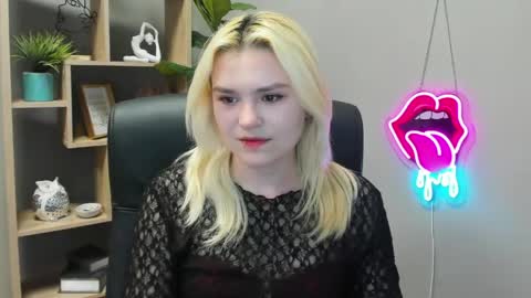 Snapshot of lilysweetxo chatting on April 23, 2026, 7:09 am Lily online show from April 23, 2026, 7:09 am