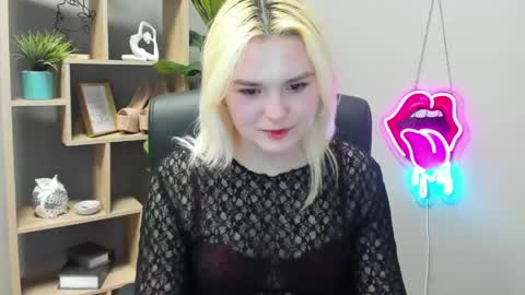 Snapshot of lilysweetxo chatting on April 23, 2026, 12:29 pm Lily online show from April 23, 2026, 12:29 pm