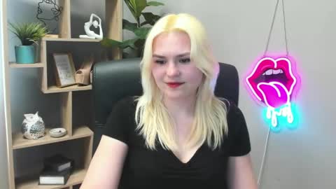 Snapshot of lilysweetxo chatting on April 27, 2026, 2:04 pm Lily online show from April 27, 2026, 2:04 pm