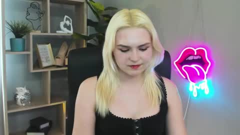 Snapshot of lilysweetxo chatting on April 28, 2026, 2:22 pm Lily online show from April 28, 2026, 2:22 pm