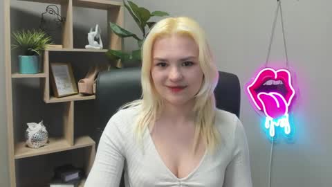 Snapshot of lilysweetxo chatting on April 29, 2026, 7:01 am Lily online show from April 29, 2026, 7:01 am