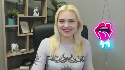 Snapshot of lilysweetxo chatting on April 30, 2026, 7:04 am Lily online show from April 30, 2026, 7:04 am