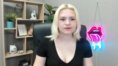 Snapshot of lilysweetxo chatting on May 21, 2026, 6:31 am Lily online show from May 21, 2026, 6:31 am