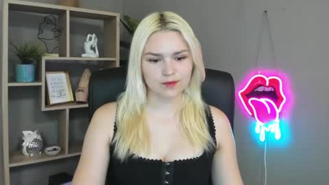 Snapshot of lilysweetxo chatting on May 24, 2026, 1:27 pm Lily online show from May 24, 2026, 1:27 pm