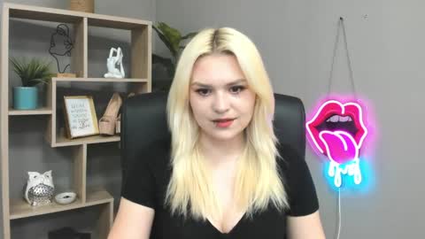 Snapshot of lilysweetxo chatting on May 25, 2026, 1:17 pm Lily online show from May 25, 2026, 1:17 pm