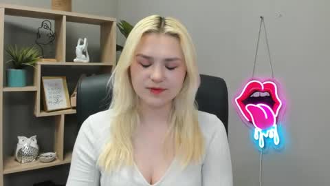 Lily online show from June 3, 2026, 6:38 am