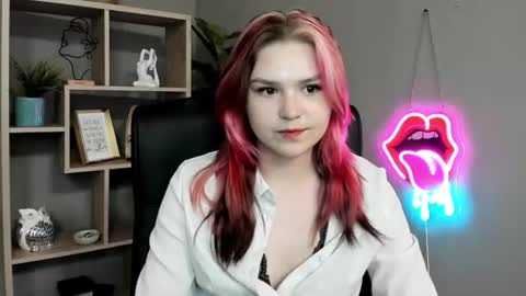 Lily online show from June 14, 2026, 1:46 pm