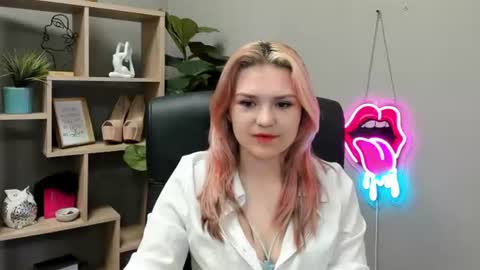 Lily online show from July 3, 2026, 6:53 am