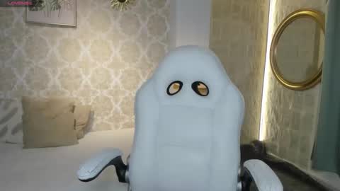 lilythea_ online show from February 8, 2026, 8:01 pm