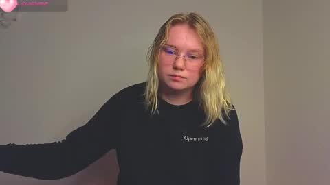 lime cat online show from November 17, 2025, 2:06 am