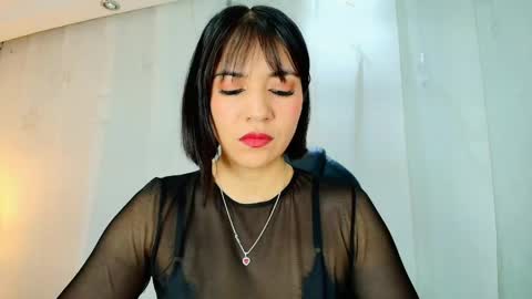  Lina Bedoya  online show from May 15, 2026, 11:39 am